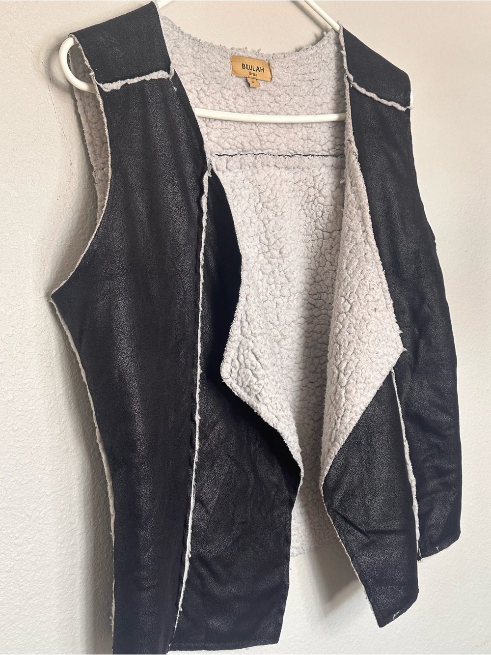 Beulah Black Faux Leather Country Cowgirl Rodeo Vest with Faux Sherpa Lining M - Picture 2 of 4